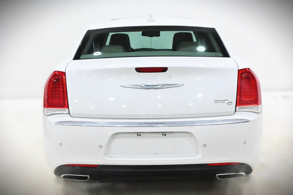 2015 Chrysler 300C Base 4