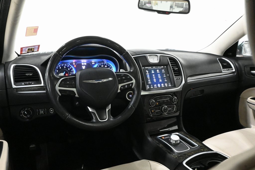 2015 Chrysler 300C Base 7