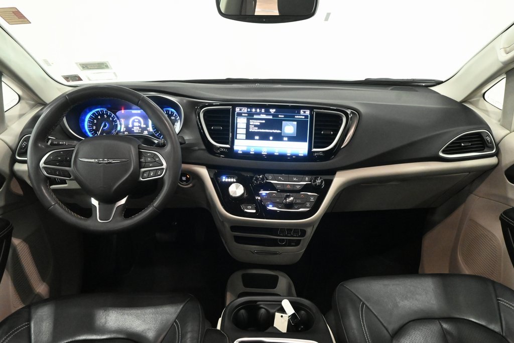 2022 Chrysler Pacifica Touring L 6