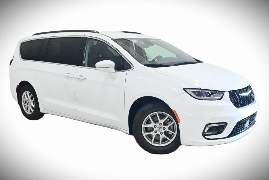 2022 Chrysler Pacifica Touring L 1