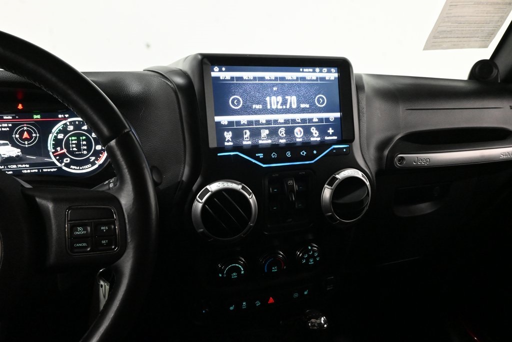 2012 Jeep Wrangler Unlimited Sahara 10