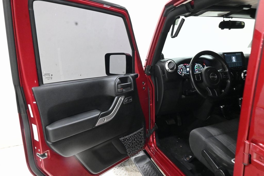 2012 Jeep Wrangler Unlimited Sahara 16