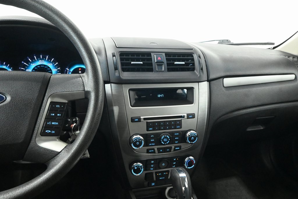 2012 Ford Fusion SE 11