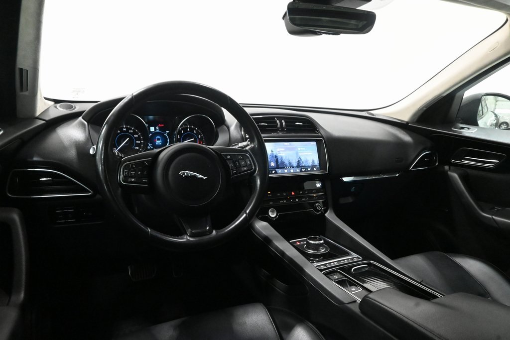 2019 Jaguar F-PACE 25t Premium 10