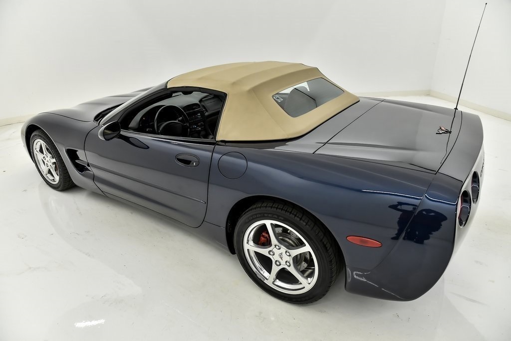 2000 Chevrolet Corvette Base 16