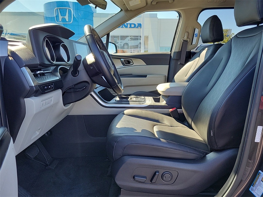 2023 Kia Carnival LX 10