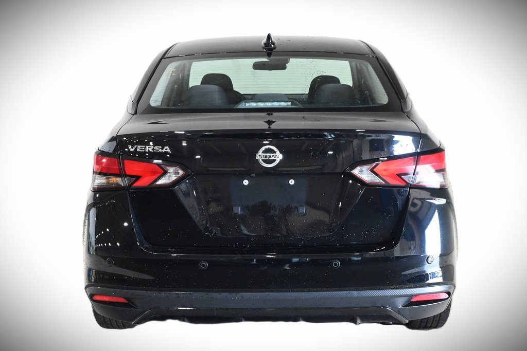 2021 Nissan Versa 1.6 SV 5