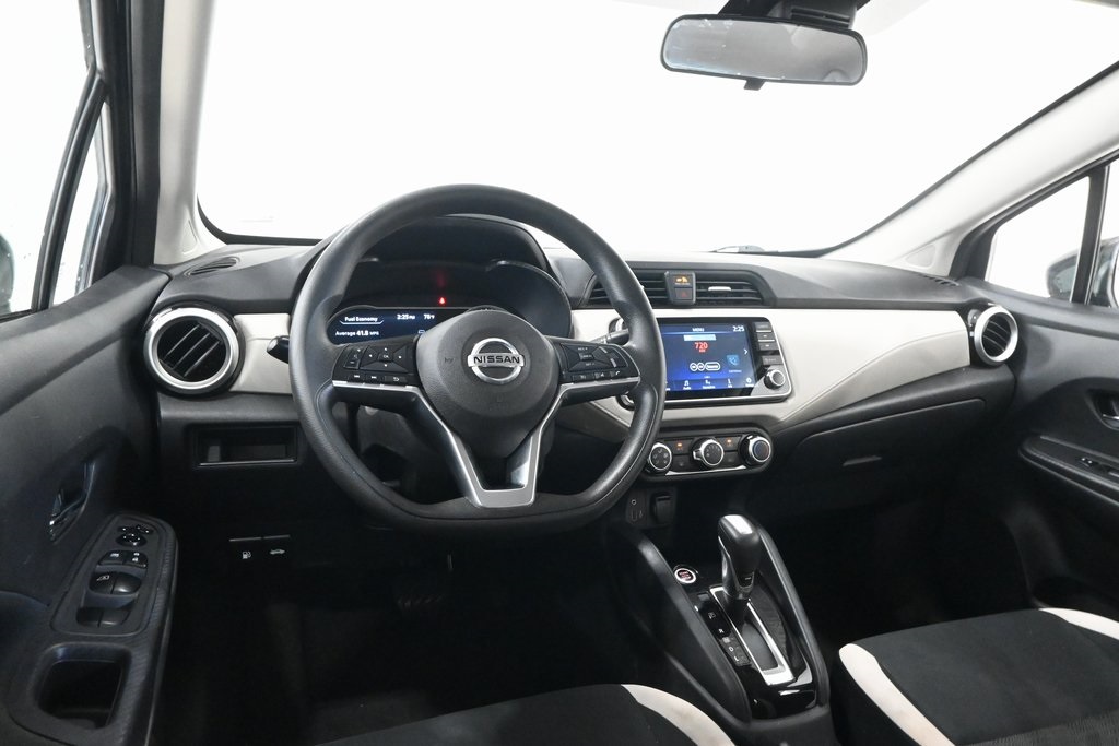 2021 Nissan Versa 1.6 SV 8