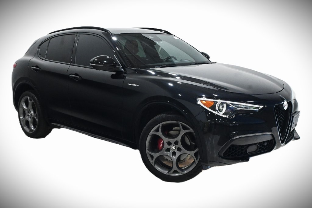 2022 Alfa Romeo Stelvio Veloce 1