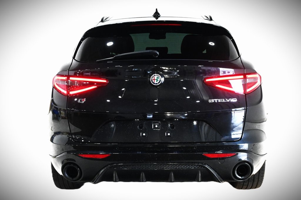 2022 Alfa Romeo Stelvio Veloce 5