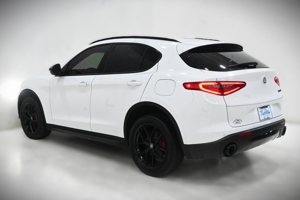 2020 Alfa Romeo Stelvio Base 4