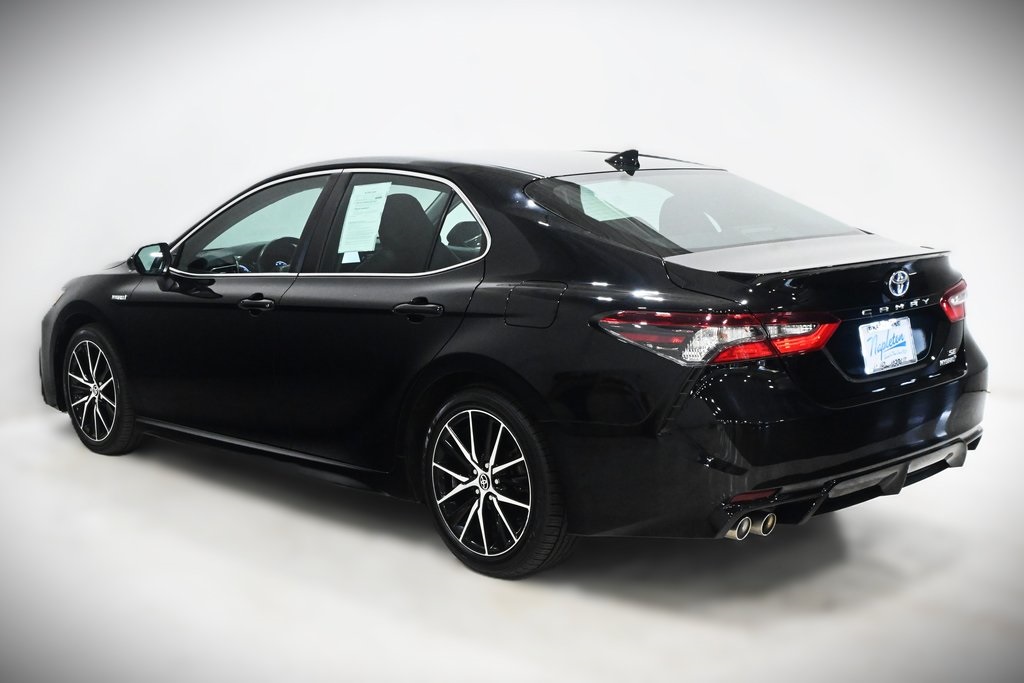 2021 Toyota Camry Hybrid SE 4