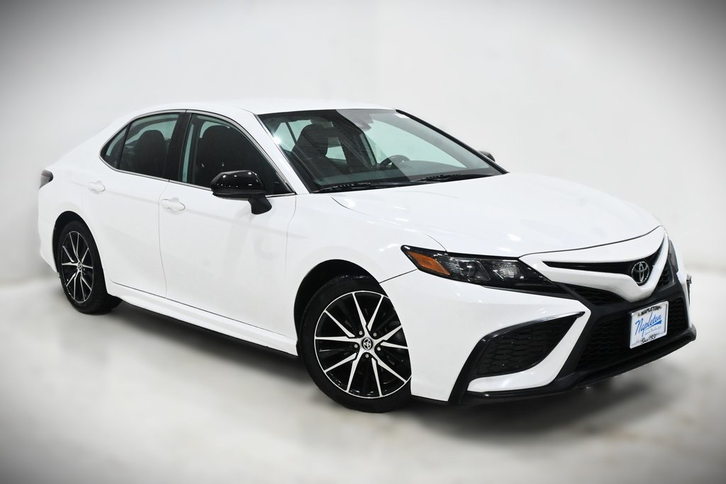 2021 Toyota Camry SE 1