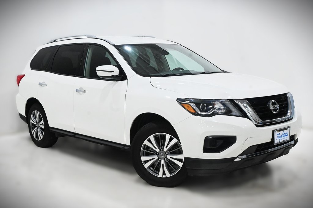 2020 Nissan Pathfinder S 1