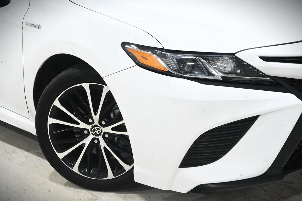 2020 Toyota Camry Hybrid SE 2