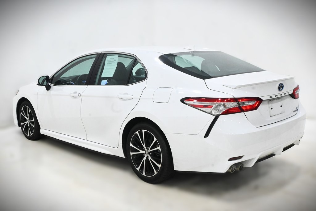 2020 Toyota Camry Hybrid SE 4