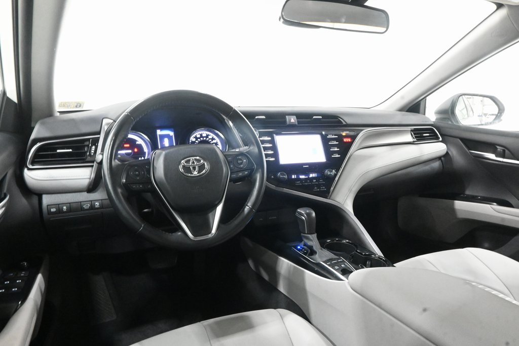 2020 Toyota Camry Hybrid SE 8