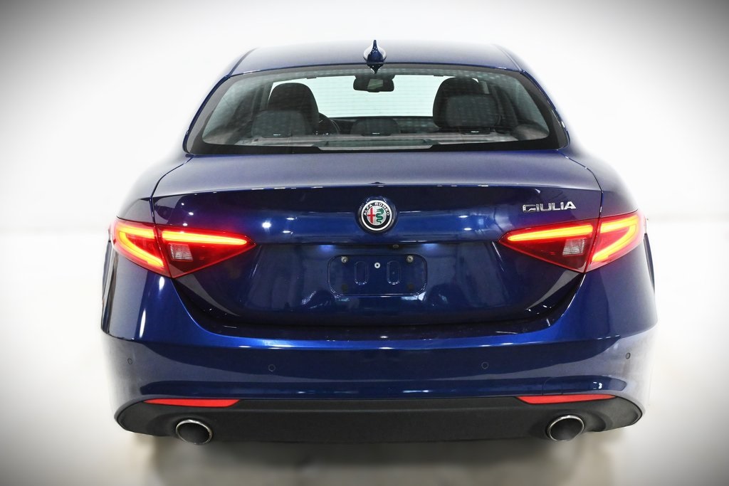 2019 Alfa Romeo Giulia Base 5