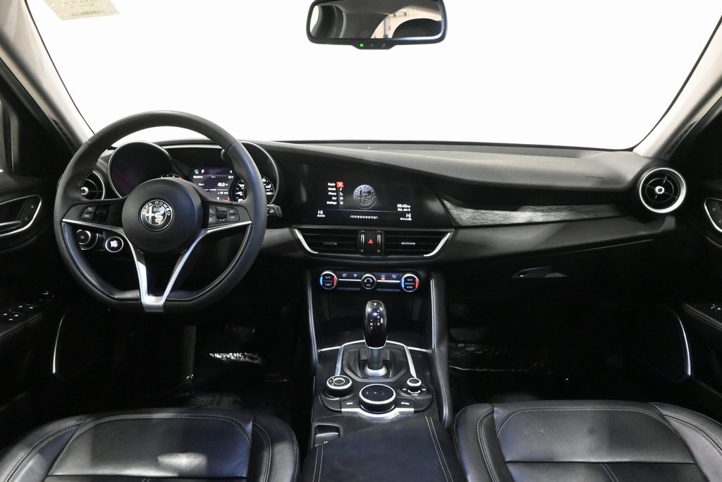 2019 Alfa Romeo Giulia Base 8