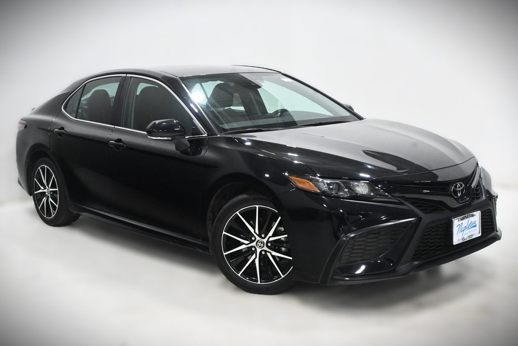 2023 Toyota Camry SE 1