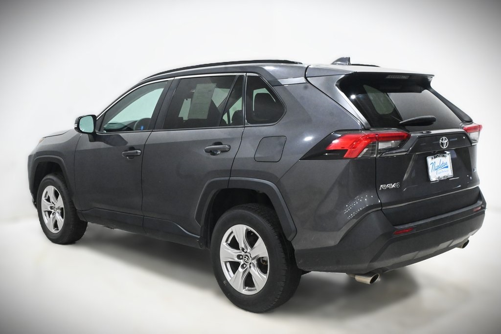 2022 Toyota RAV4 XLE 3