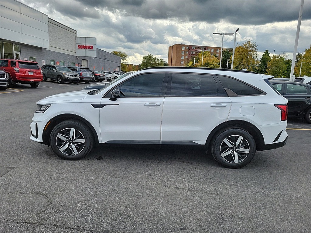 2022 Kia Sorento S 4