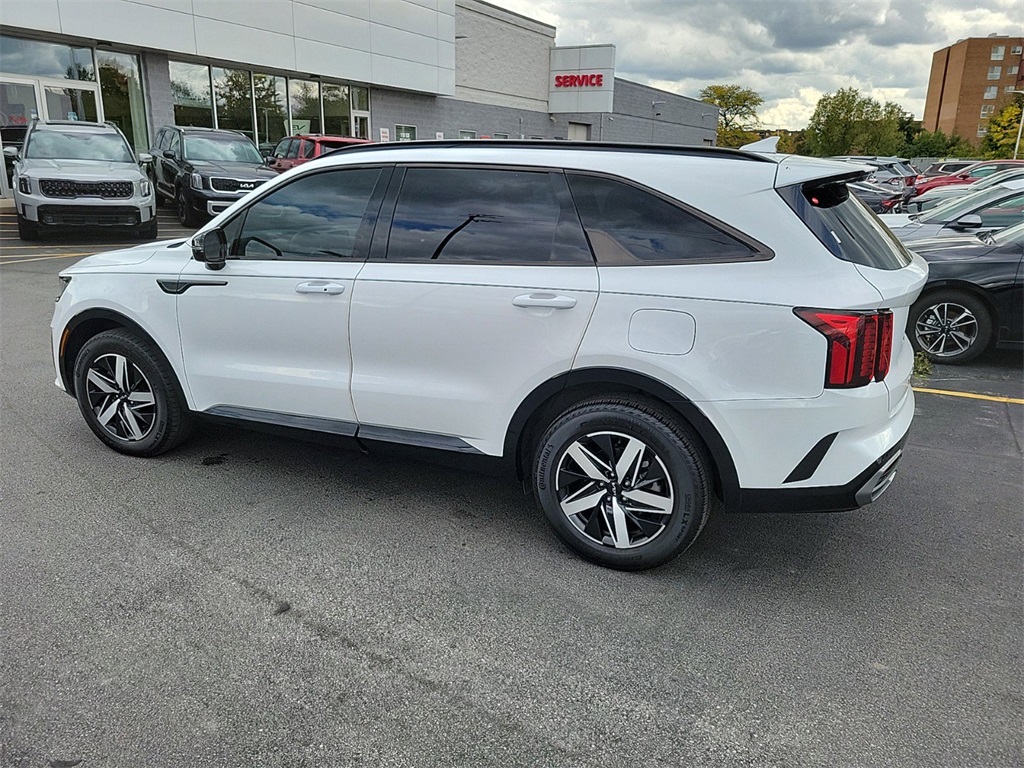 2022 Kia Sorento S 5