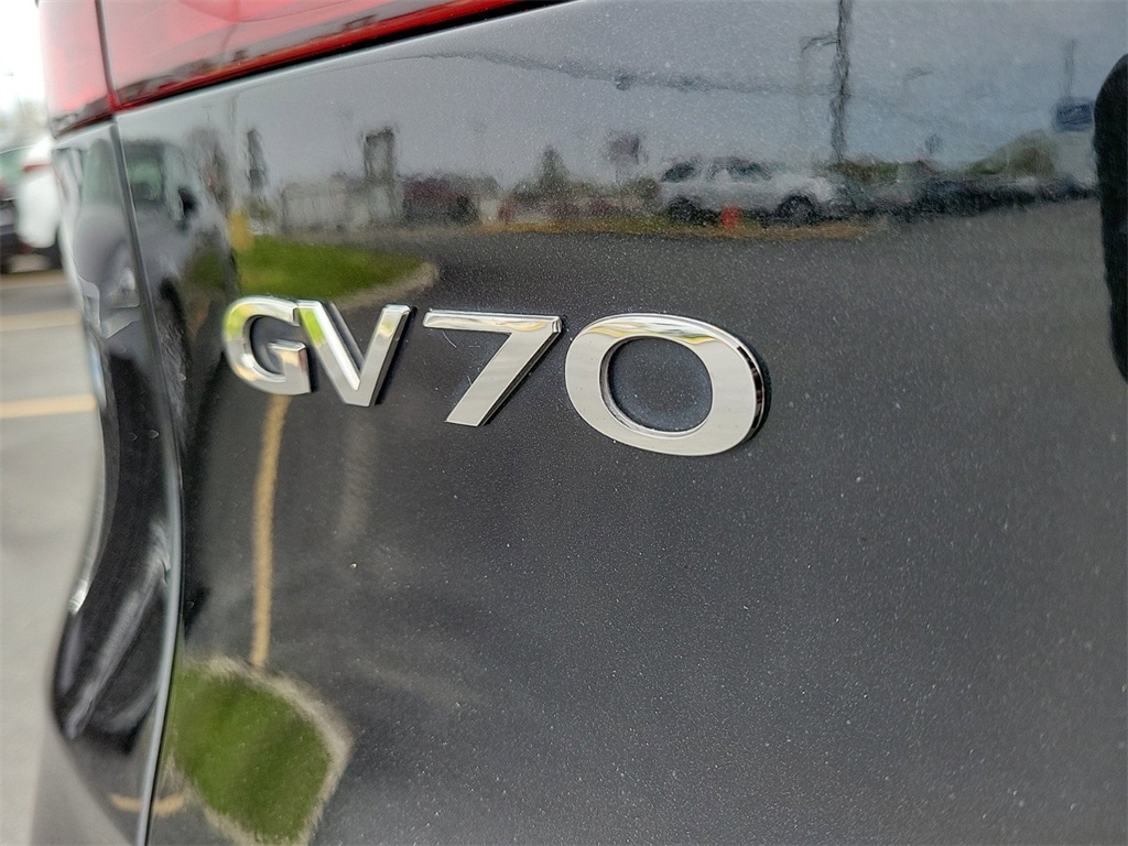 2023 Genesis GV70 2.5T 8