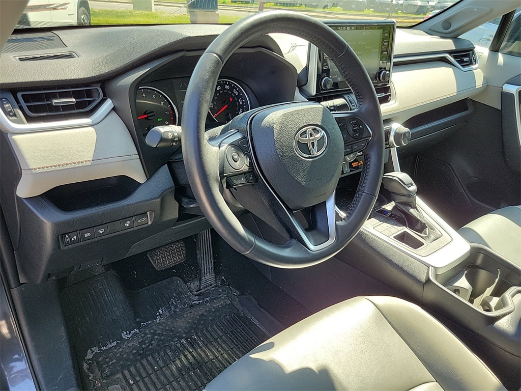 2019 Toyota RAV4 XLE Premium 10