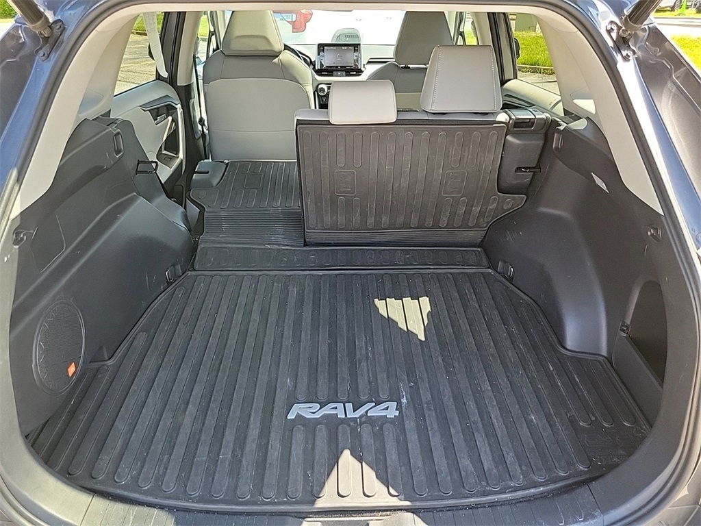 2019 Toyota RAV4 XLE Premium 26