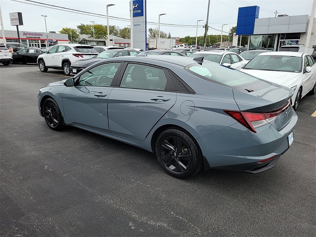 2022 Hyundai Elantra SEL 5