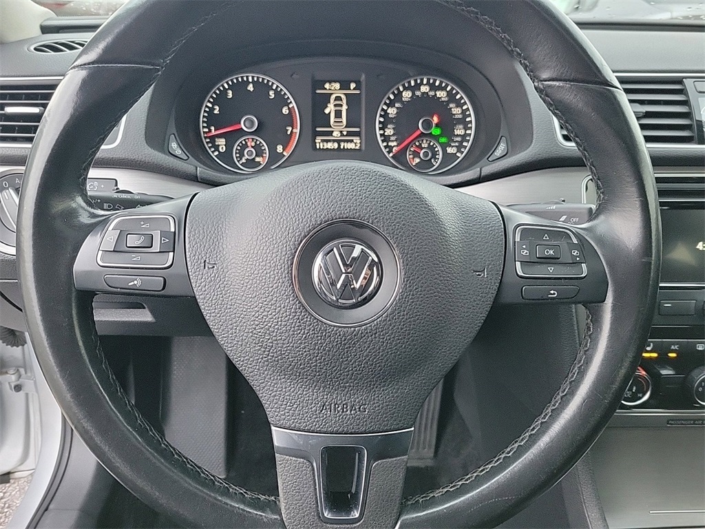 2015 Volkswagen Passat  13