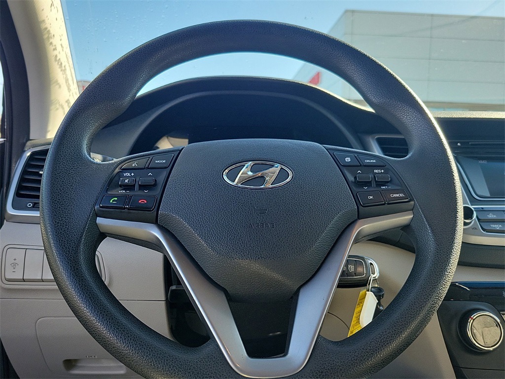 2017 Hyundai Tucson SE 14