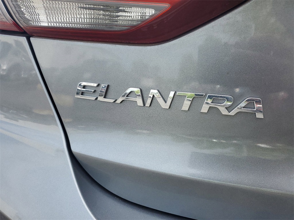 2017 Hyundai Elantra SE 7