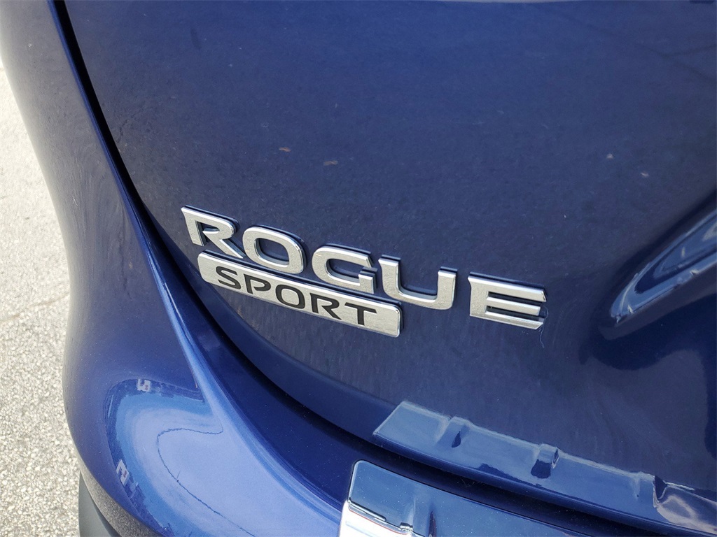 2020 Nissan Rogue Sport S 8