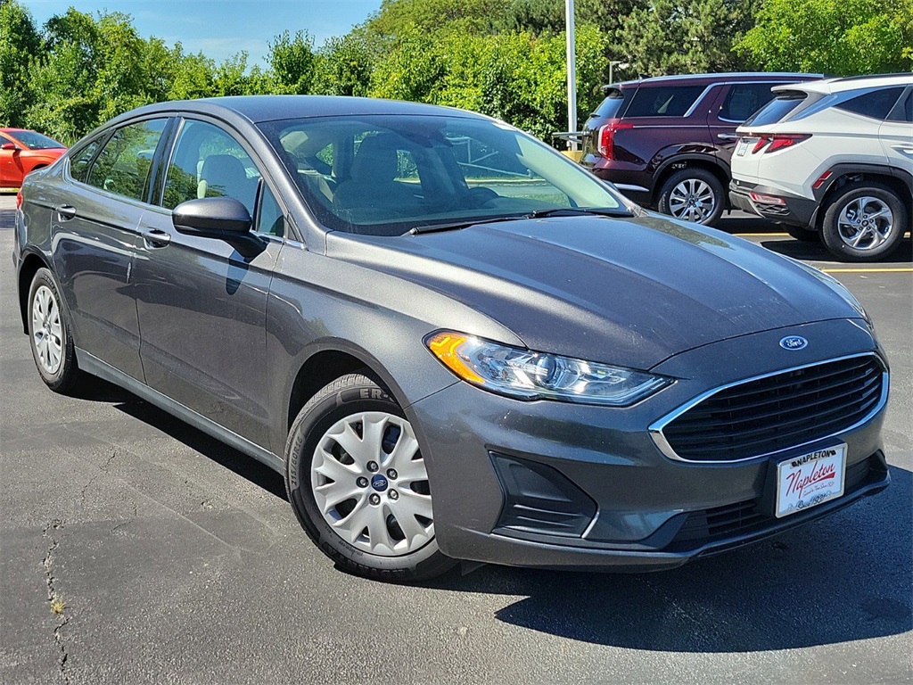2020 Ford Fusion S 26