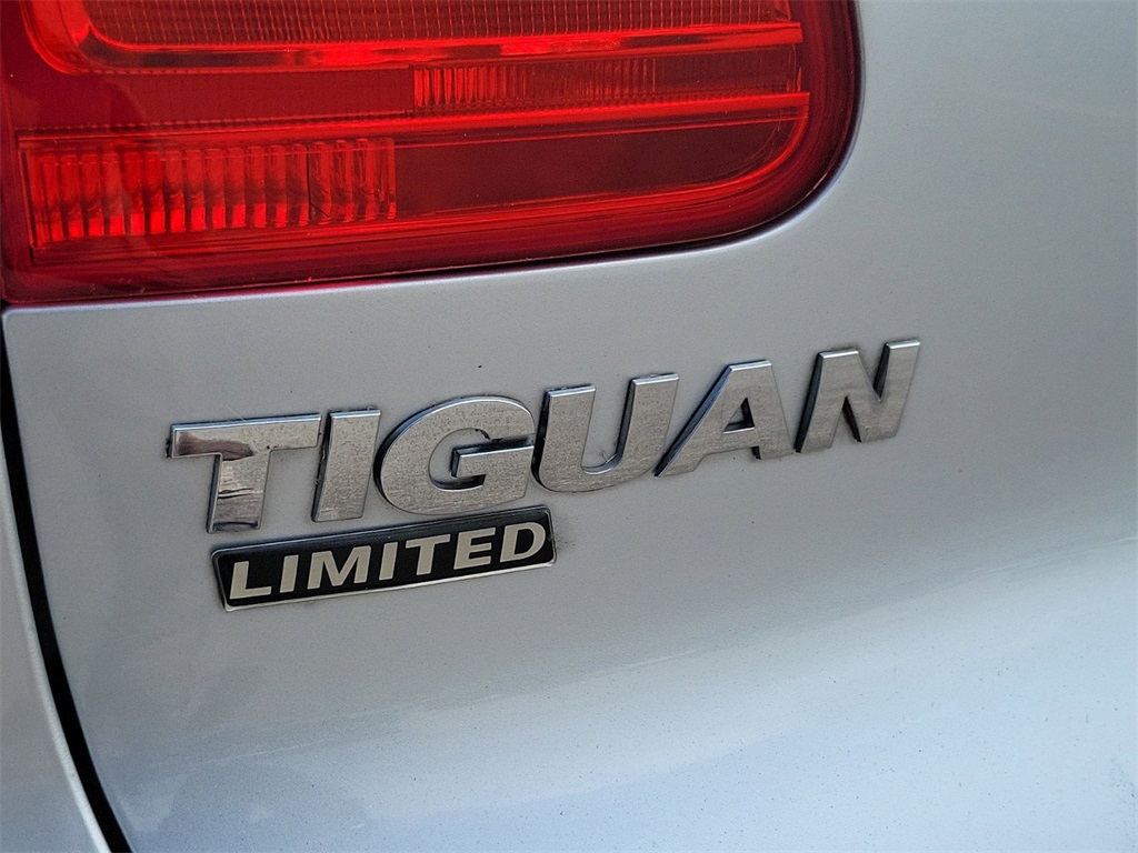 2018 Volkswagen Tiguan Limited 2.0T 9