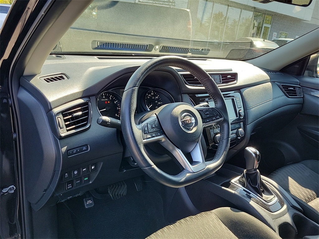 2020 Nissan Rogue SV 10