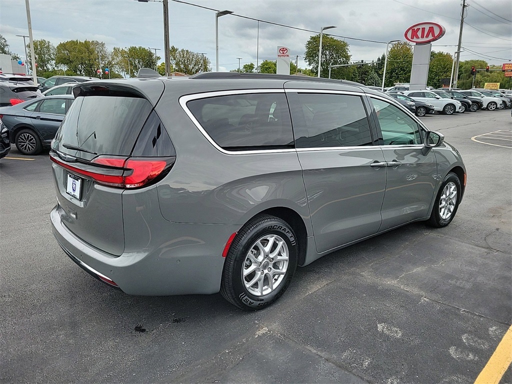 2022 Chrysler Pacifica Touring L 6