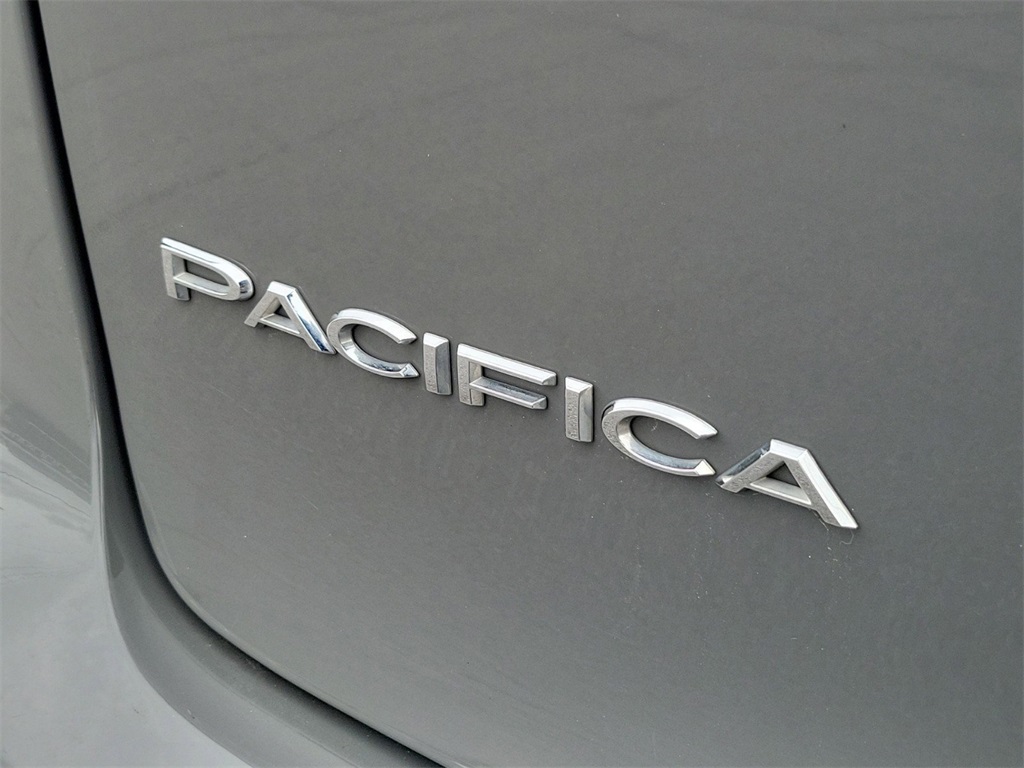 2022 Chrysler Pacifica Touring L 8