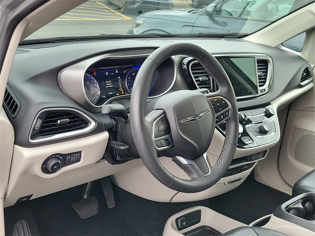 2022 Chrysler Pacifica Touring L 11