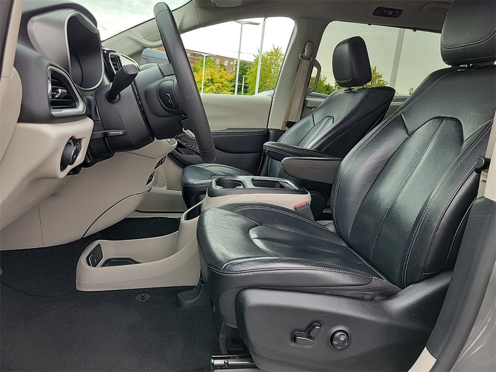 2022 Chrysler Pacifica Touring L 12