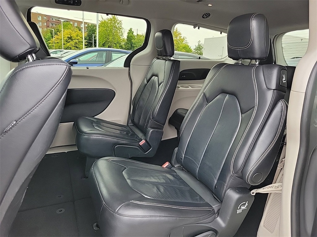 2022 Chrysler Pacifica Touring L 23