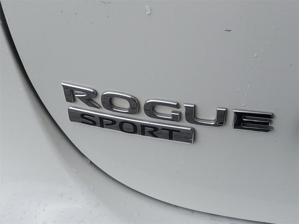 2020 Nissan Rogue Sport S 8