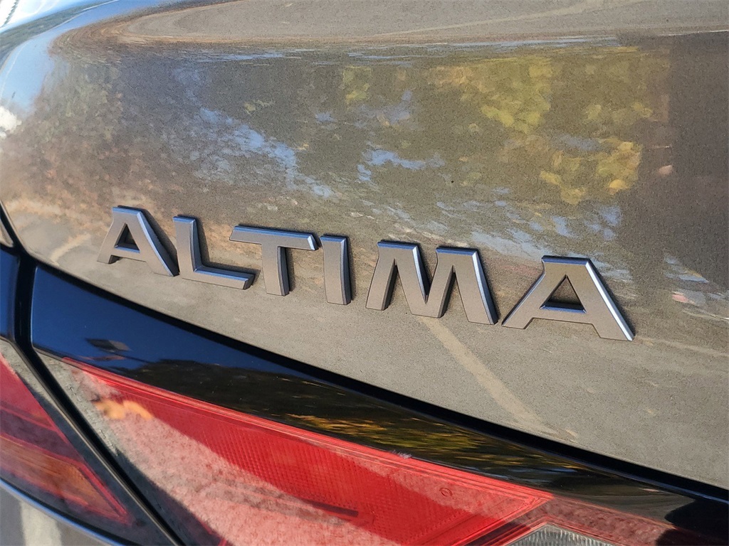 2023 Nissan Altima 2.5 SV 8