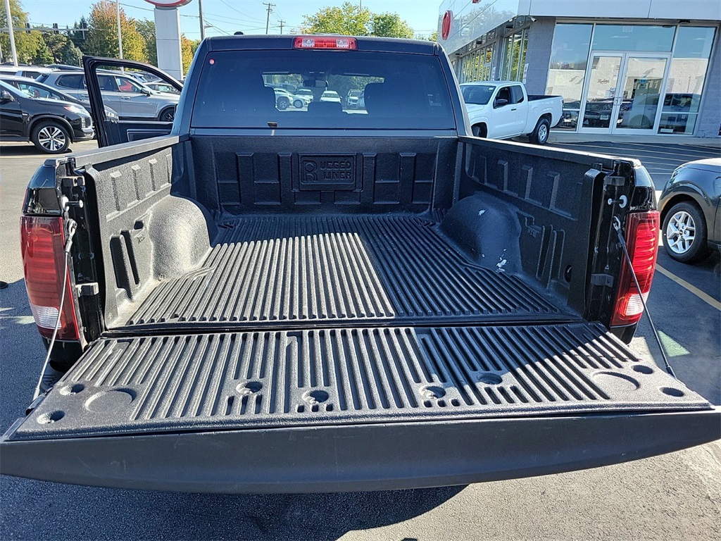 2022 Ram 1500 Classic Warlock 24