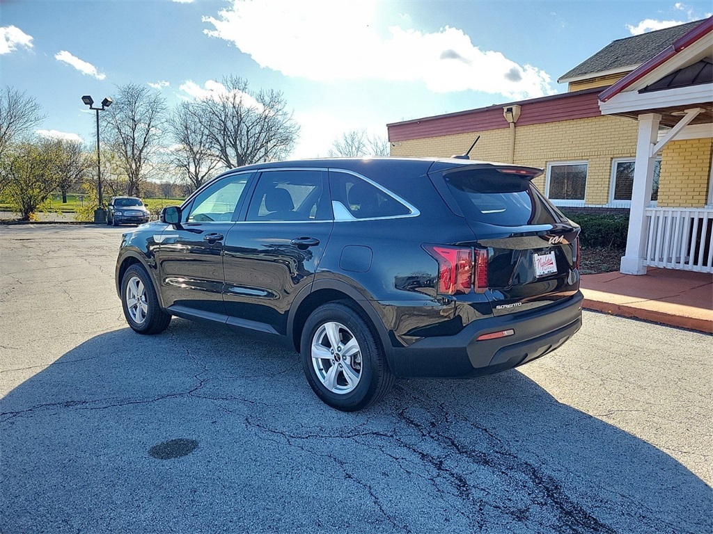 2023 Kia Sorento LX 5