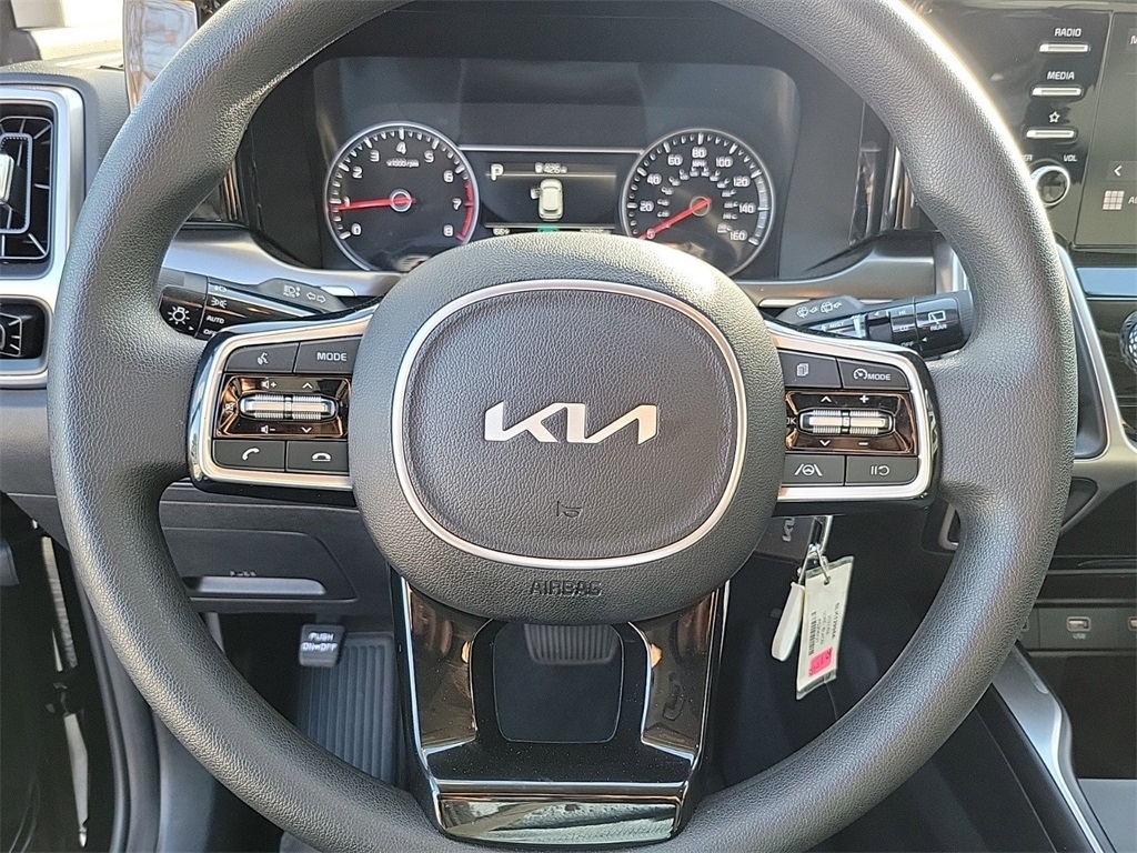 2023 Kia Sorento LX 13