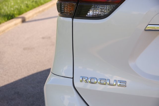 2019 Nissan Rogue SV 8