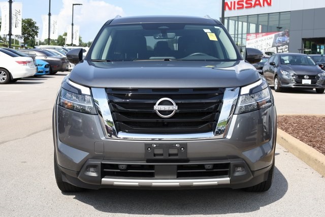 2023 Nissan Pathfinder SL 2